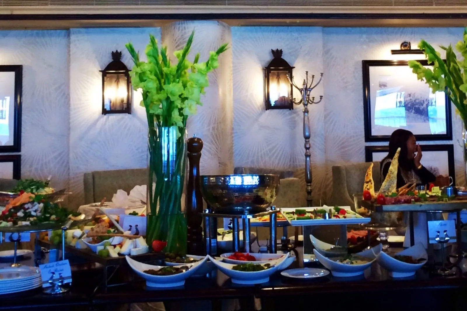 The buffet laid out in blue and green