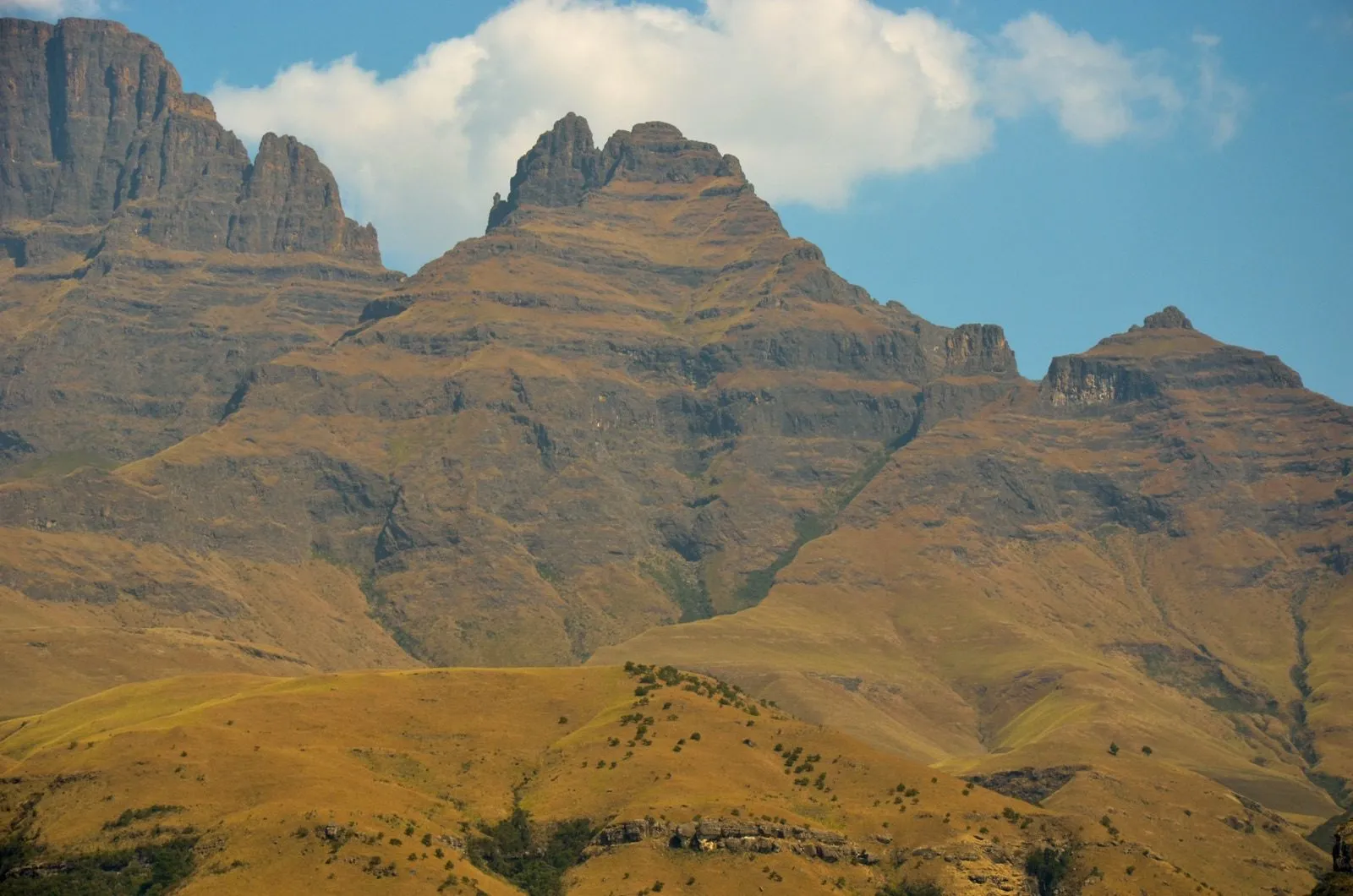The escarpment above the trail